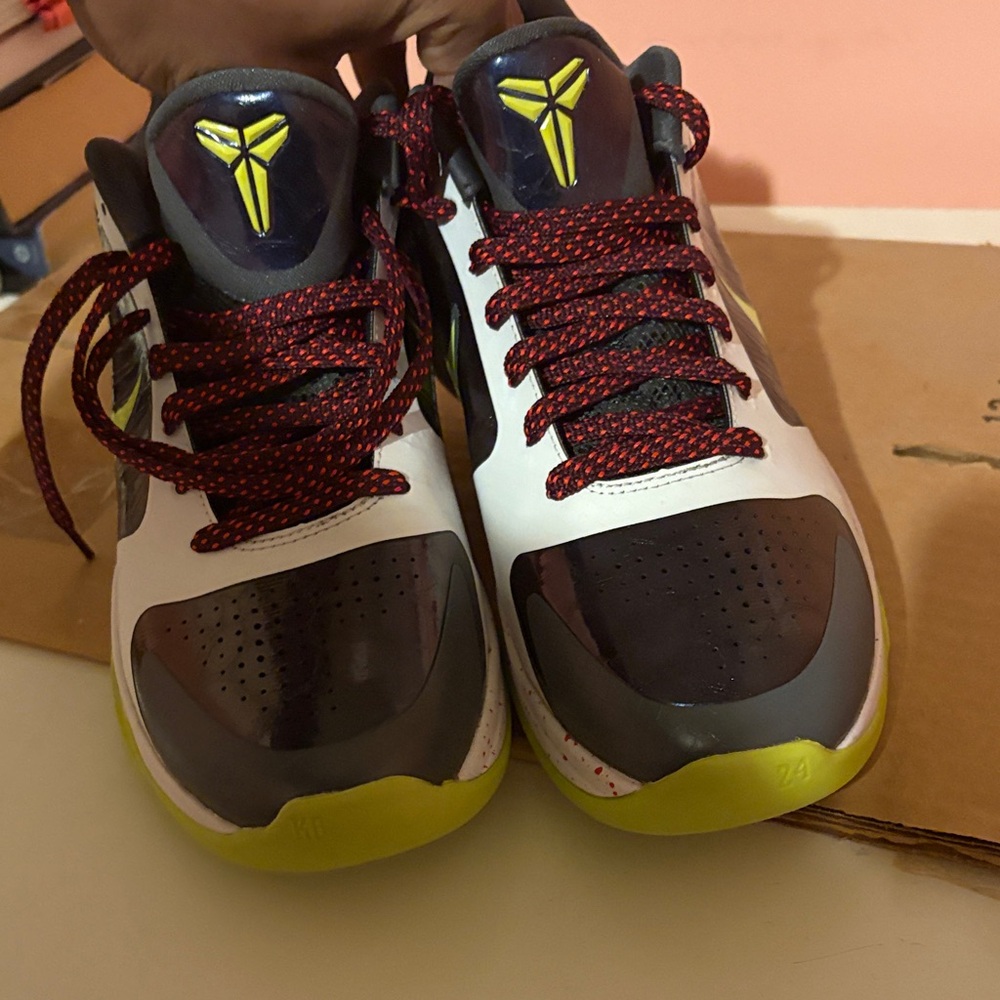 Kobe 5 Size 8 - image 4